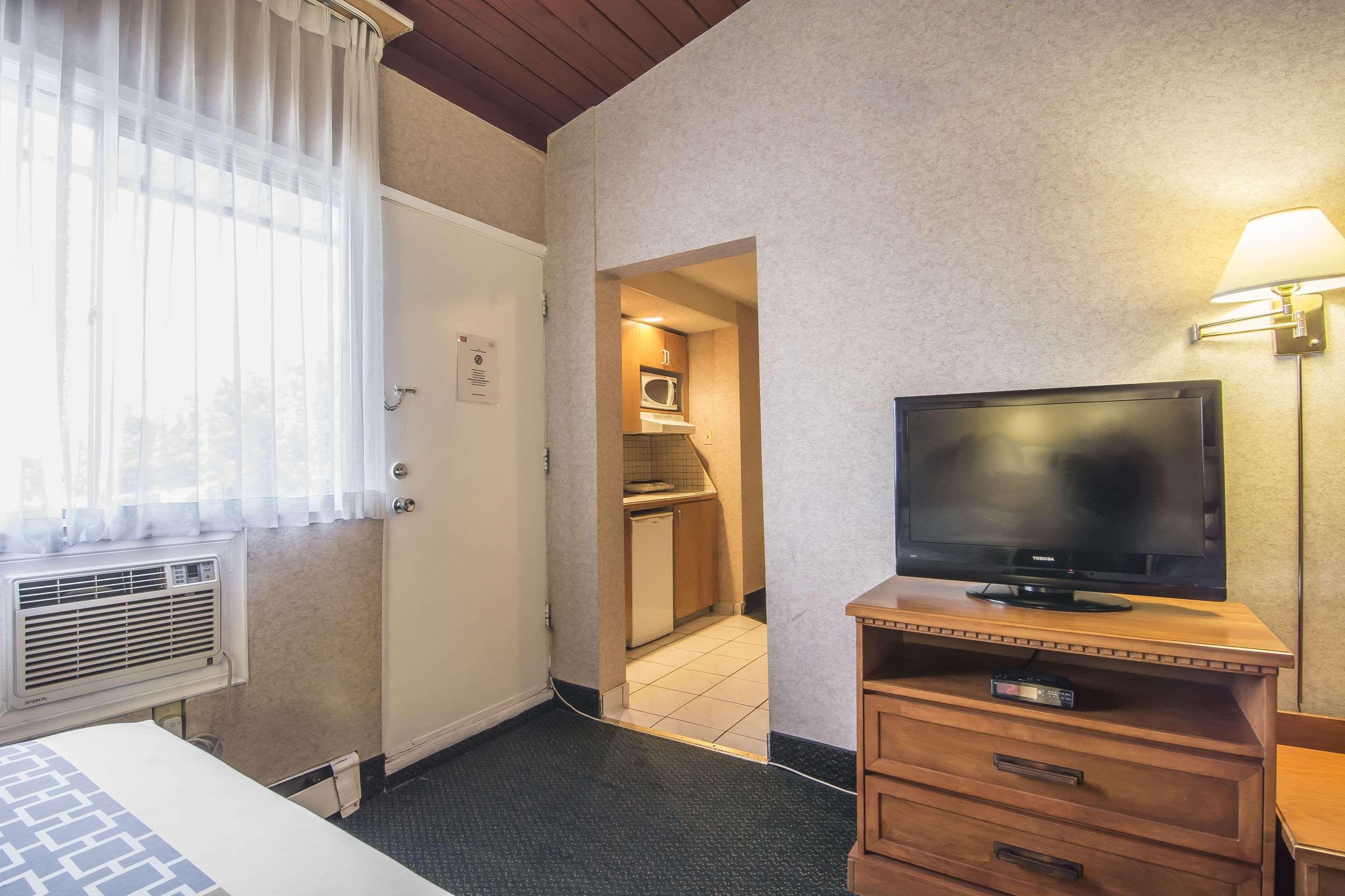 Econo Lodge Motel Village YYC Exterior foto