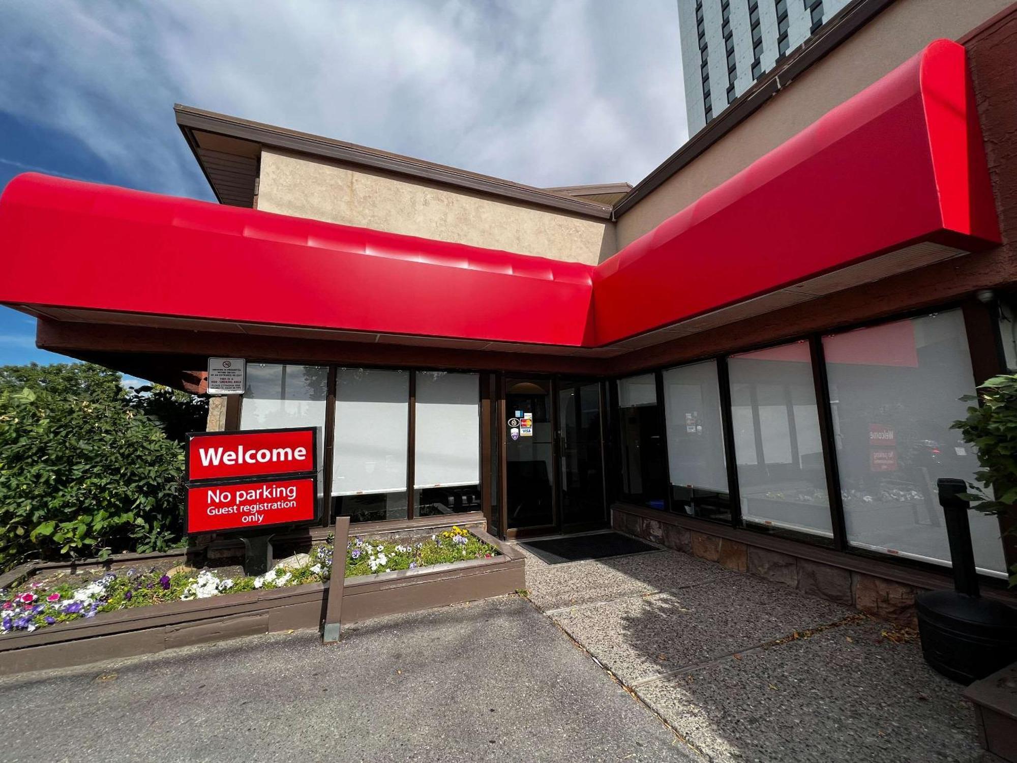Econo Lodge Motel Village YYC Exterior foto