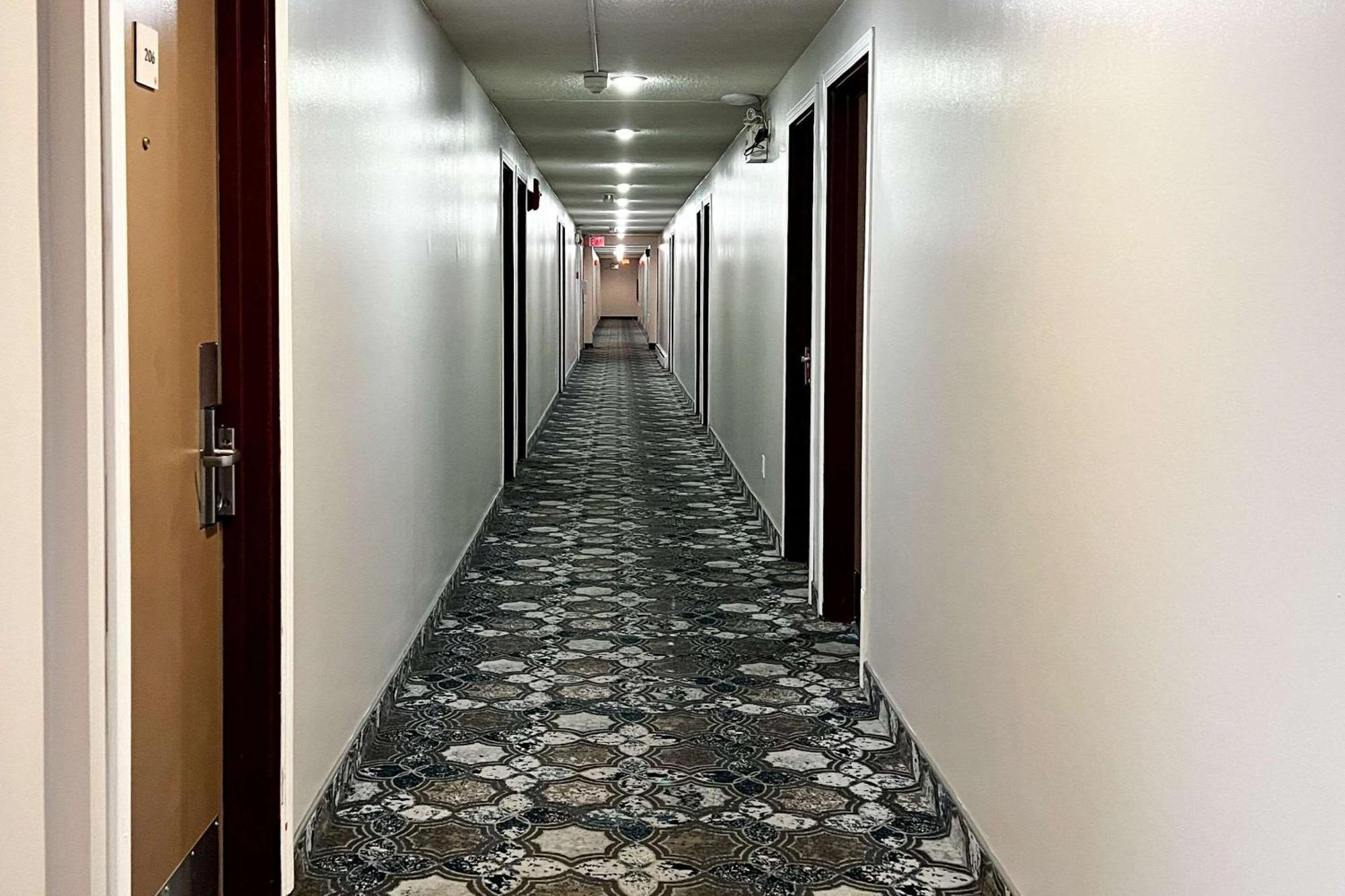 Econo Lodge Motel Village YYC Exterior foto