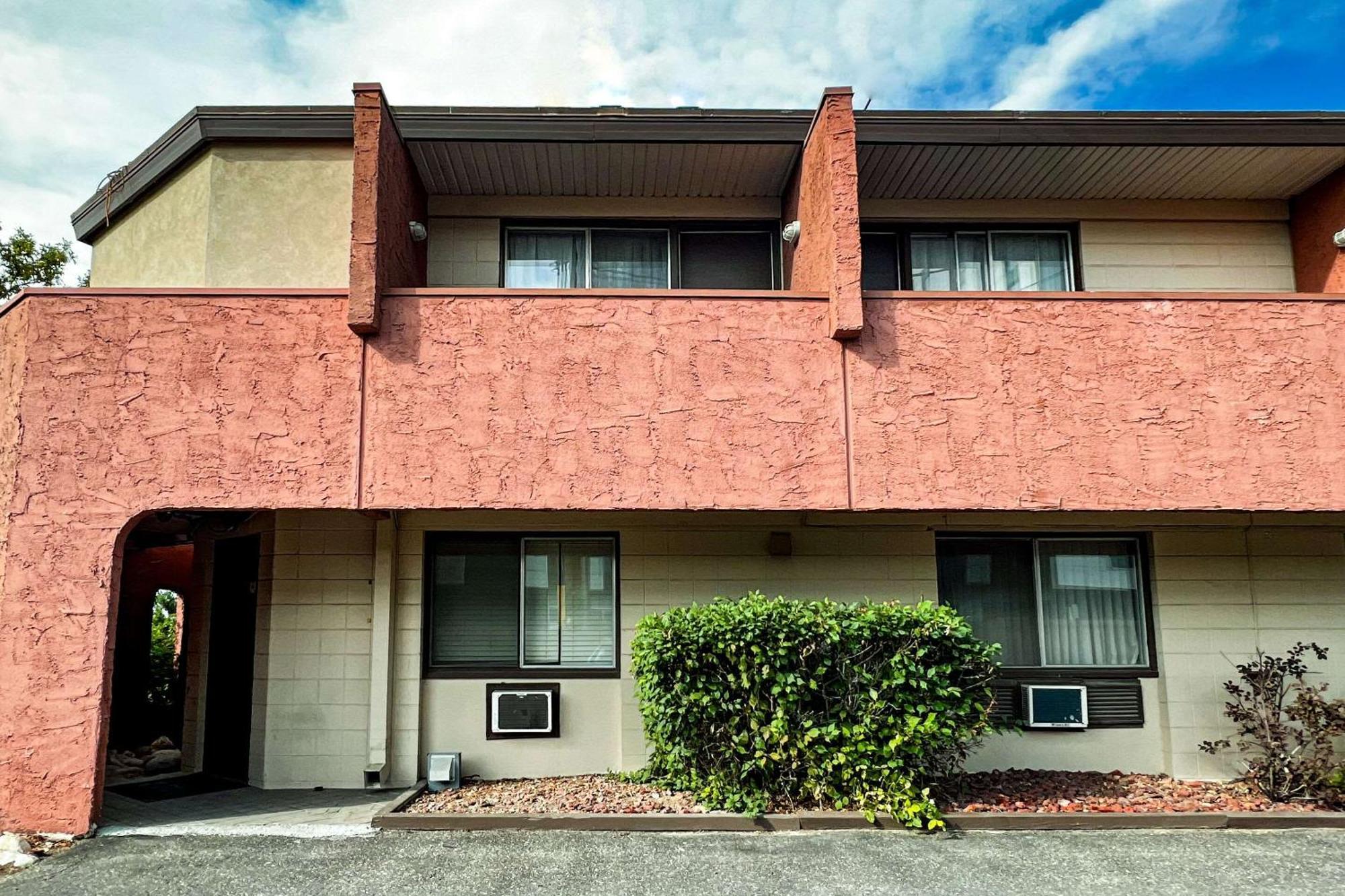 Econo Lodge Motel Village YYC Exterior foto