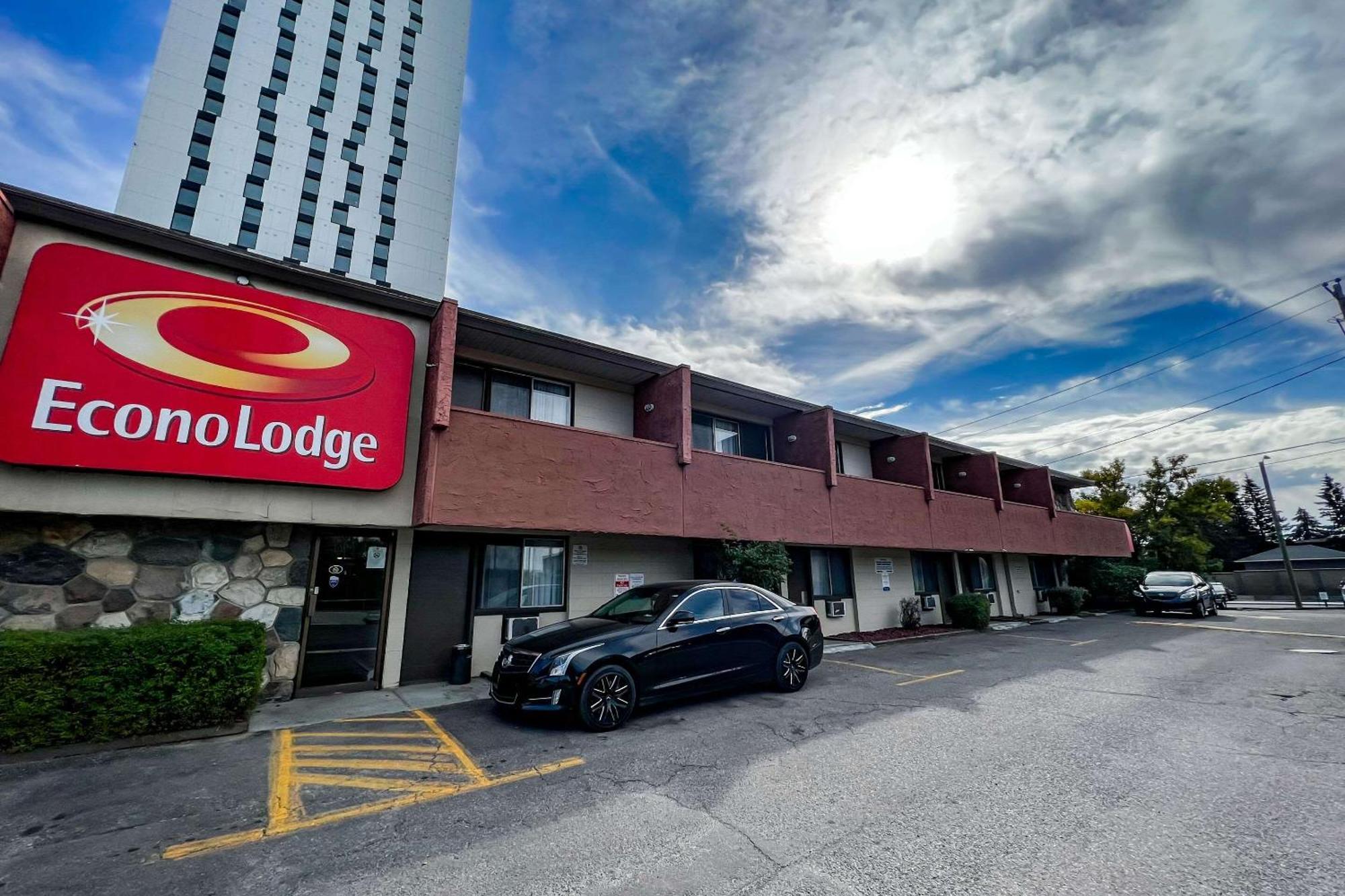 Econo Lodge Motel Village YYC Exterior foto