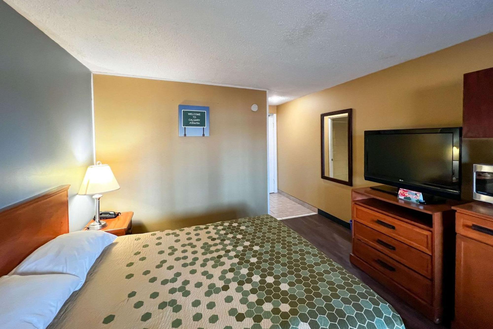 Econo Lodge Motel Village YYC Exterior foto