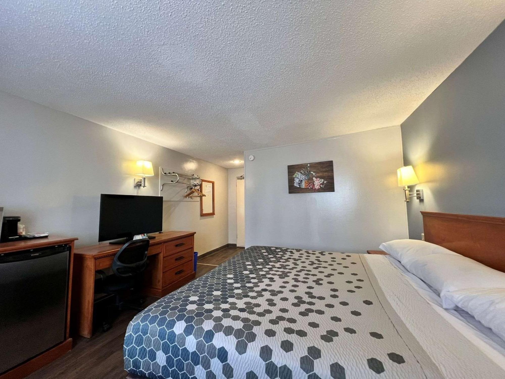 Econo Lodge Motel Village YYC Exterior foto