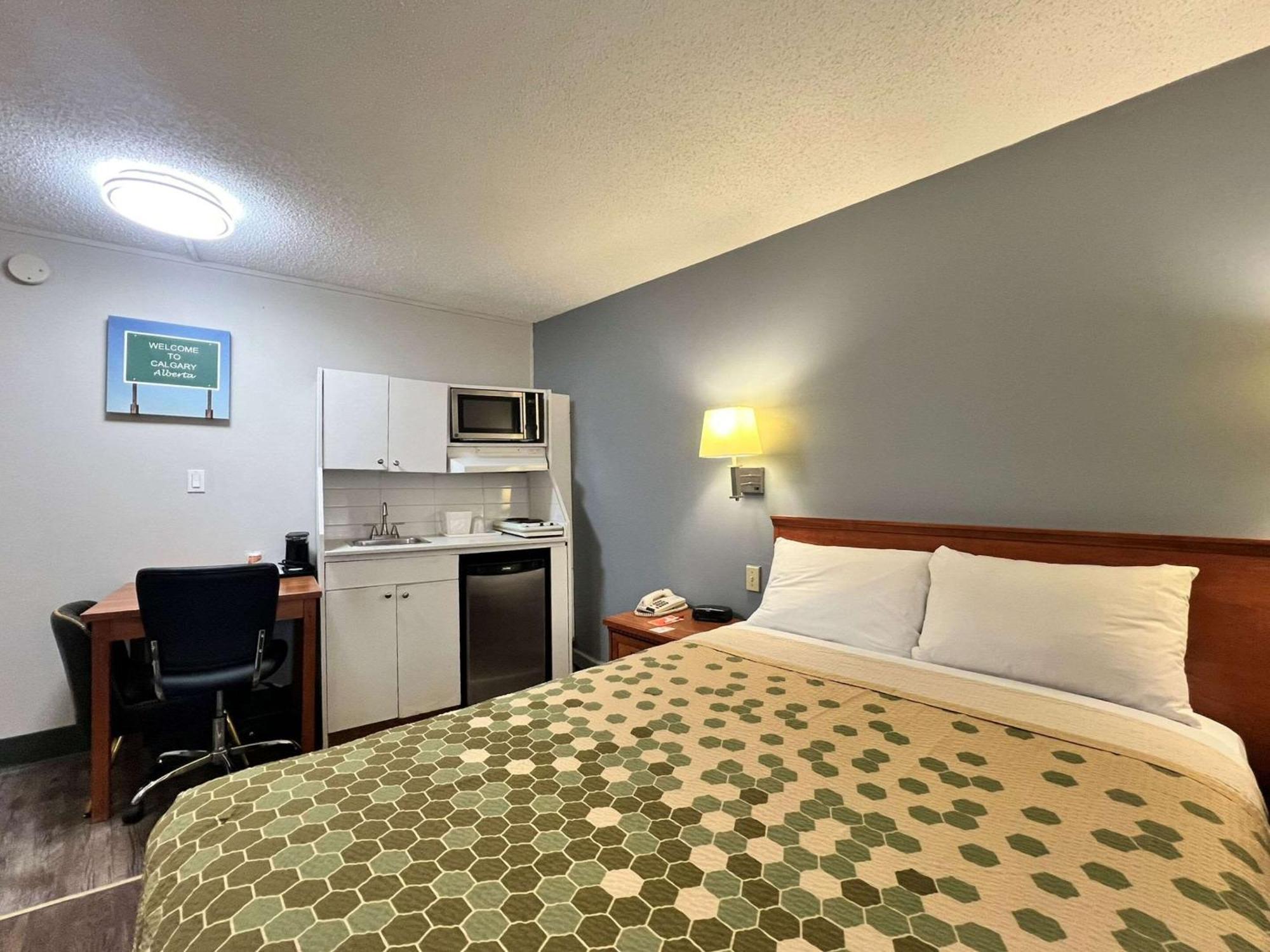 Econo Lodge Motel Village YYC Exterior foto