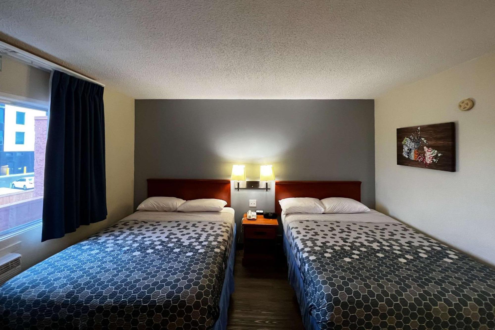 Econo Lodge Motel Village YYC Exterior foto