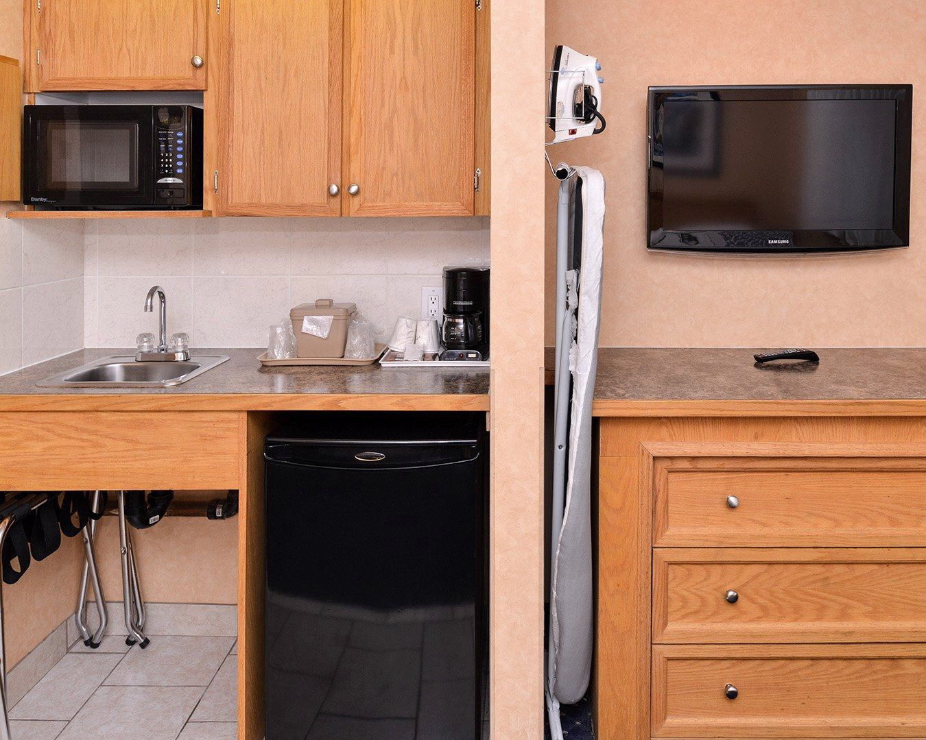 Econo Lodge Motel Village YYC Zimmer foto