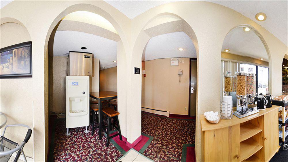 Econo Lodge Motel Village YYC Exterior foto