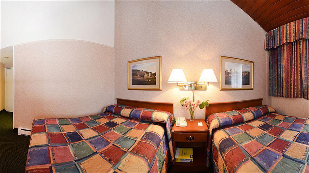 Econo Lodge Motel Village YYC Exterior foto